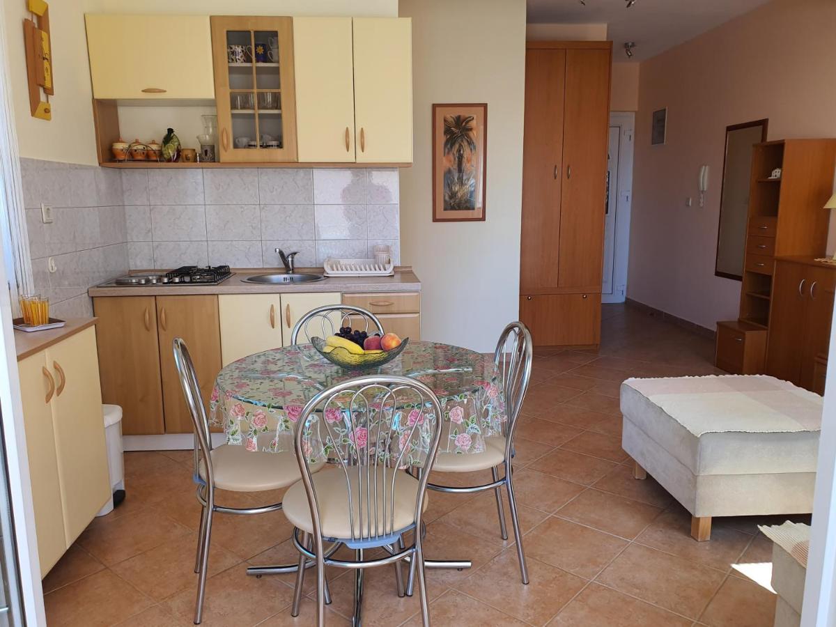 Apartments Coral Новаля Екстер'єр фото