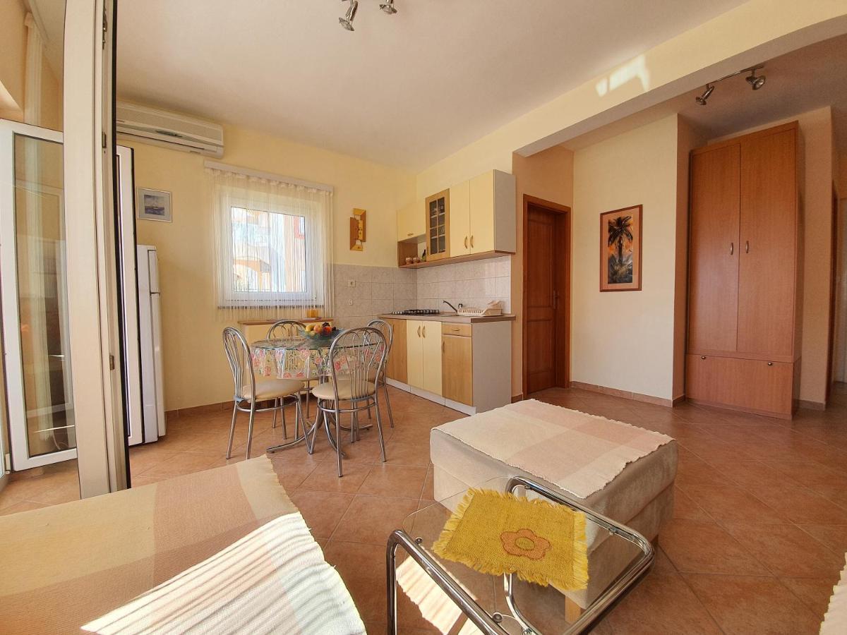 Apartments Coral Новаля Екстер'єр фото