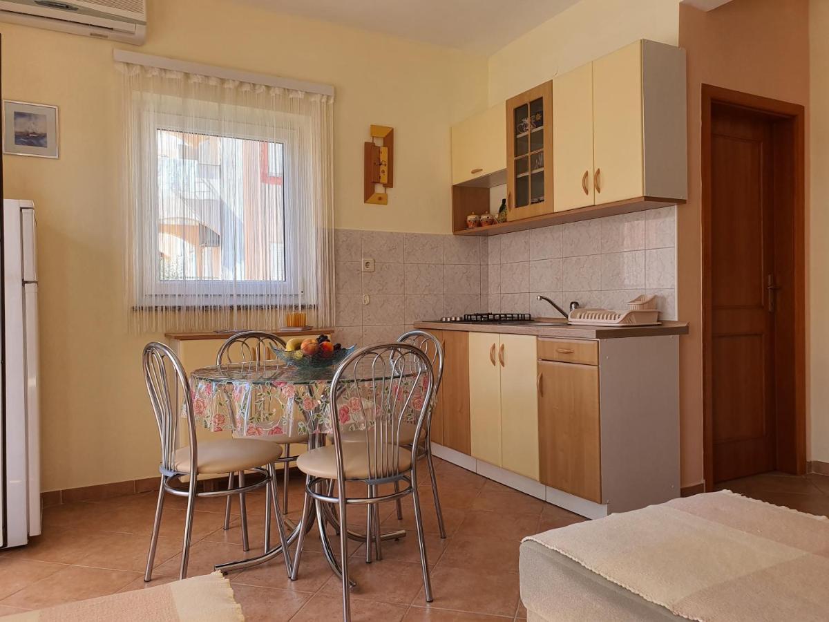 Apartments Coral Новаля Екстер'єр фото