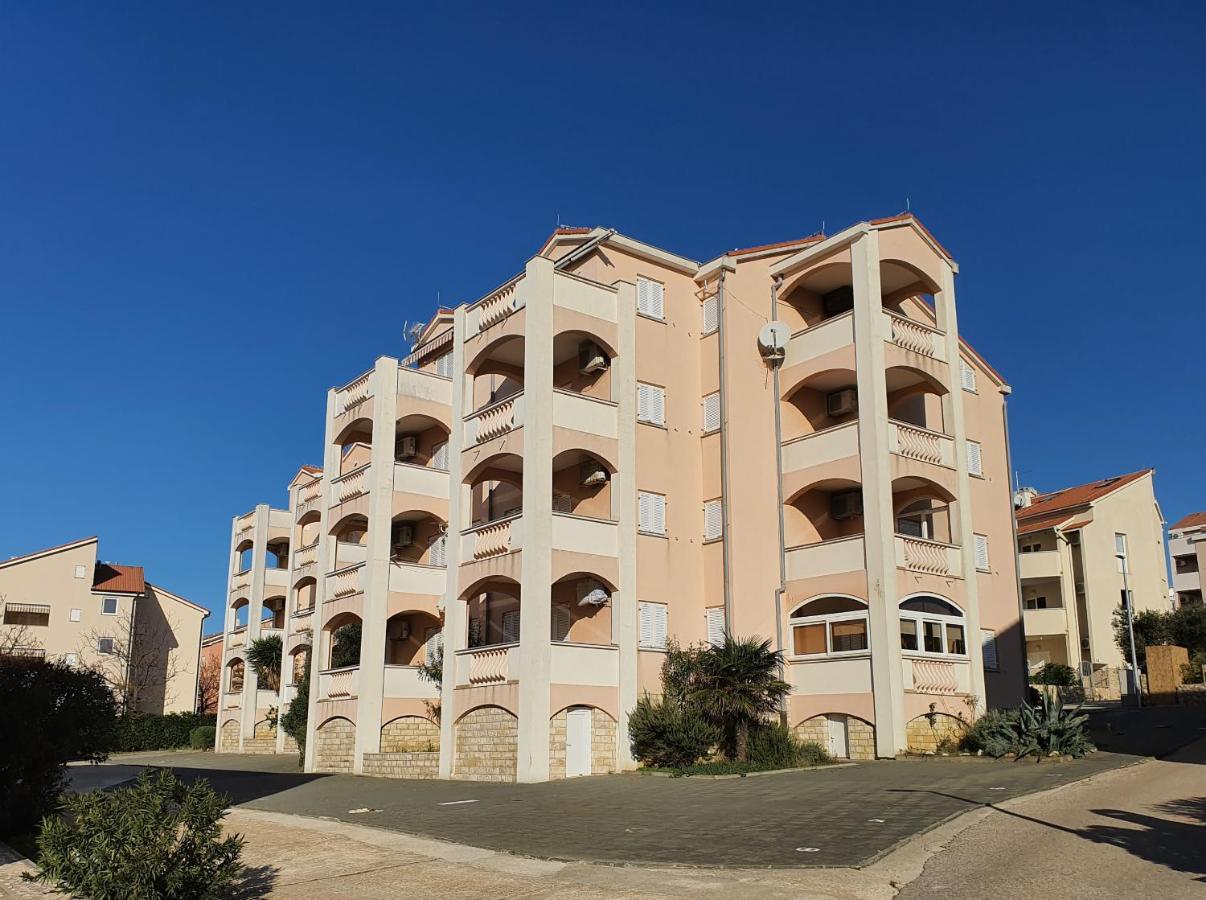 Apartments Coral Новаля Екстер'єр фото