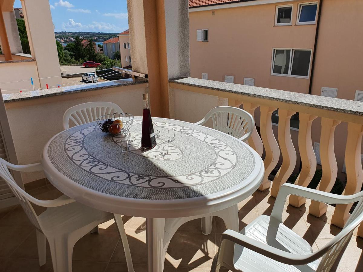 Apartments Coral Новаля Екстер'єр фото